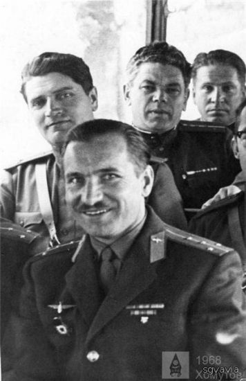 Хомутов Леонид Петрович - гвардии майор, штурман 164 ОГРАП