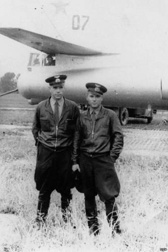 Костромитинов Г.Ф. (слева), со своим штурманом